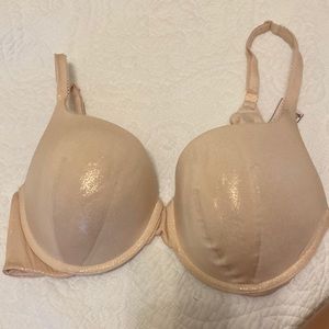 Light Pink with sparkle 38C Looks almost cream/nude color